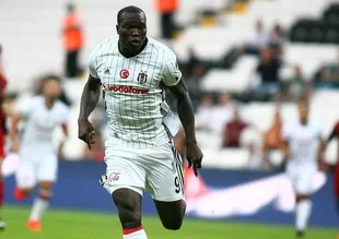 Aboubakar, Mario Gomez'i aratmaz
