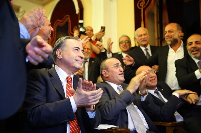 Galatasaray’da 3 yıldız satılıyor