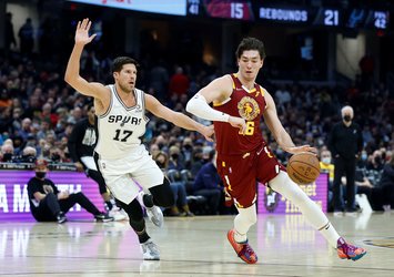 Cavaliers Spurs'ü devirdi! Cedi...