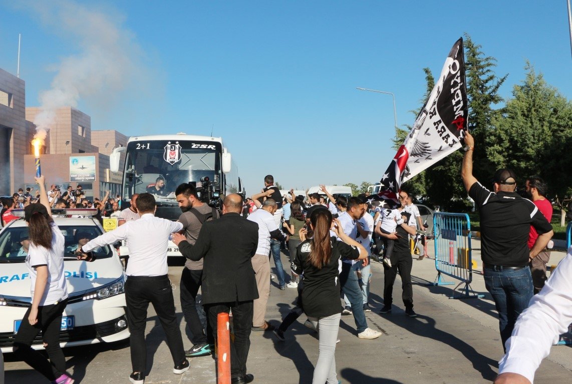 Beşiktaş’a Gaziantep’te coşkulu karşılama