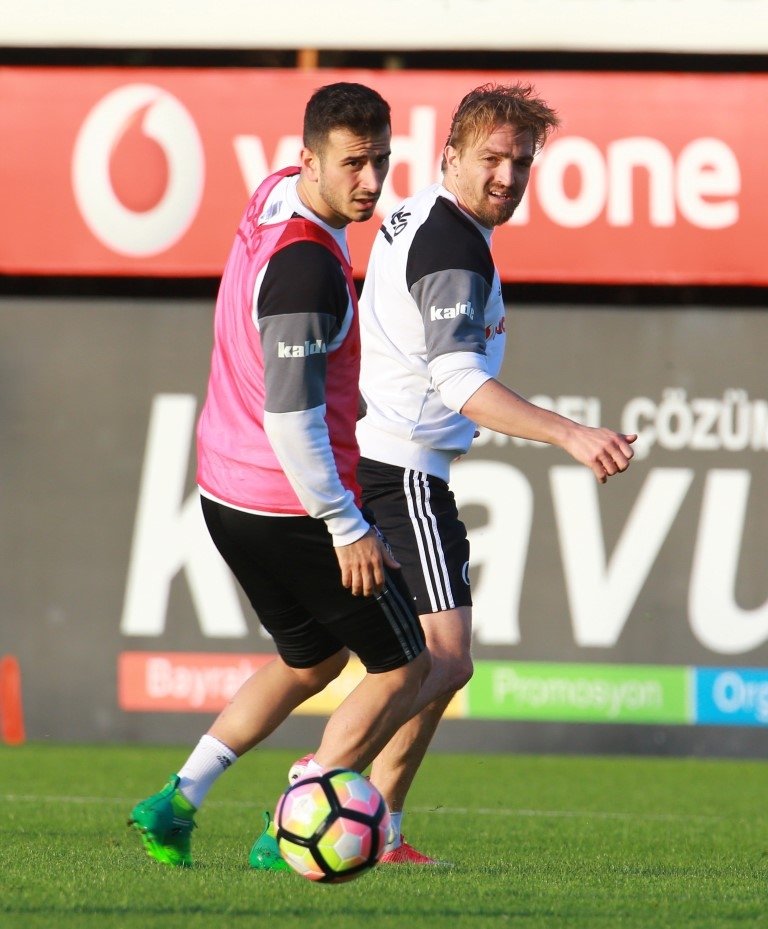 Caner Erkin ile Ersan Gülüm arasında gerginlik