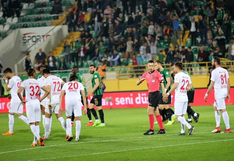 Akhisarspor - Ümraniyespor maçından kareler