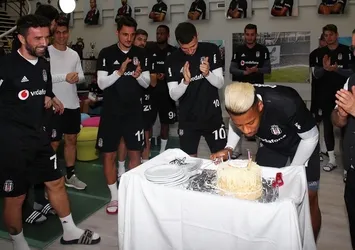 Lens'e doğum günü kutlaması
