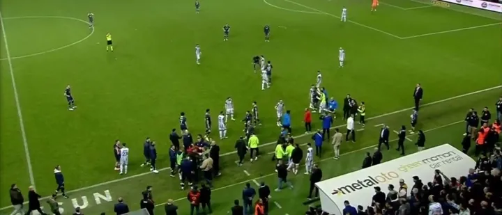 Giresunspor - Fenerbahçe maçında saha karıştı! İşte o görüntüler - 5