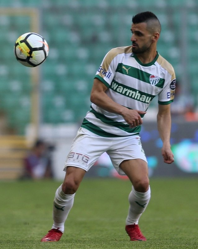 Beşiktaş’tan Aziz Behich sürprizi