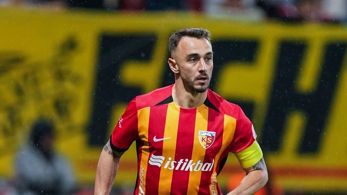 TRANSFER HABERİ: Beşiktaş'tan yerli sağ bek hamlesi! TRANSFER HABERİ: Beşiktaş'tan yerli sağ bek hamlesi!