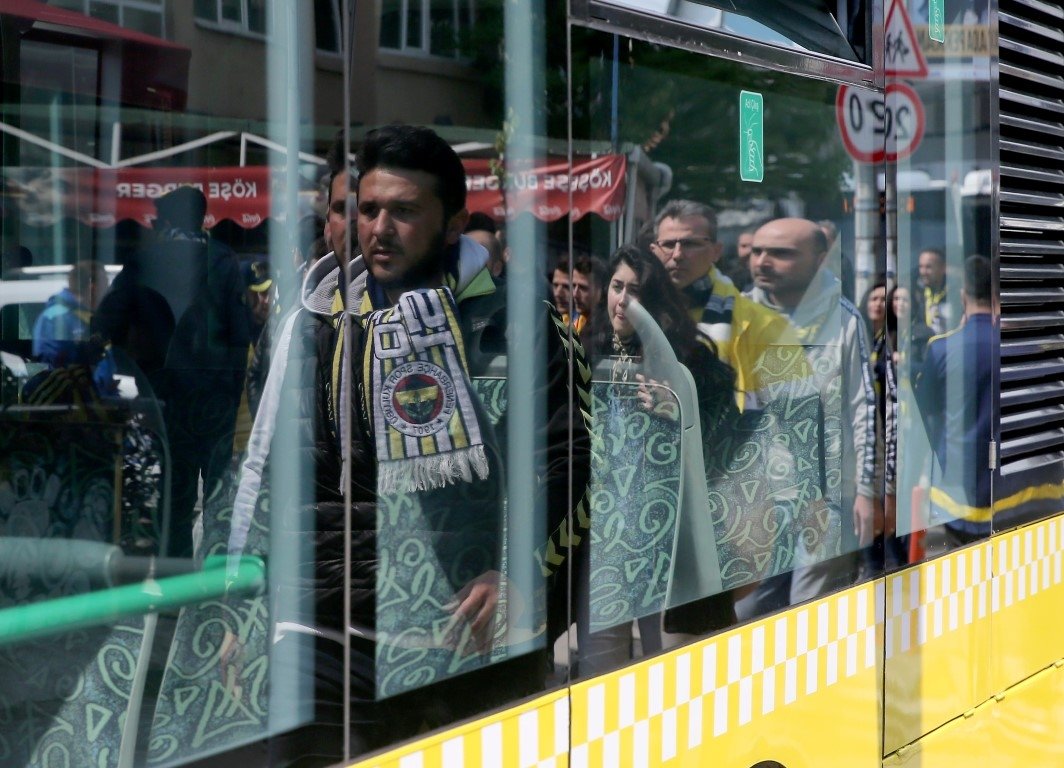 Fenerbahçe taraftarı Türk Telekom Arena’ya geldi