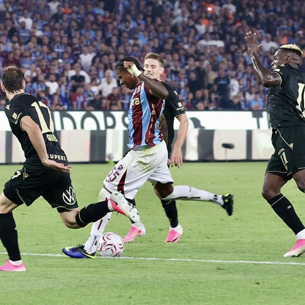 Trabzonspor evinde Ferencvaros'a mağlup! İşte maçın golü