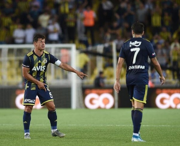 Fenerbahçe-Cagliari maçında dikkat çeken detay! Görenler dönüp bir daha baktı