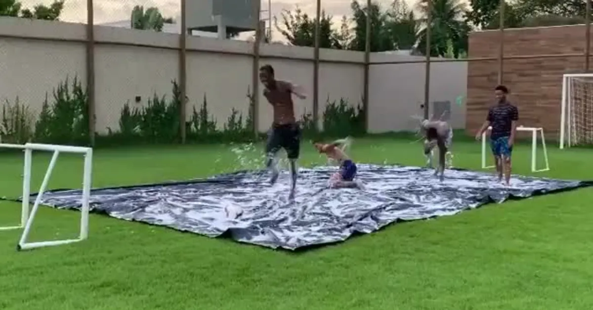 Anderson Talisca sabunlu sahada şov yaptı!