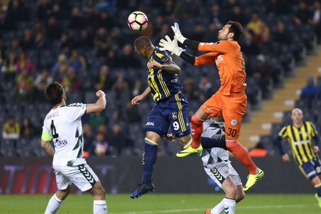 Fenerbahçe-Atiker Konyaspor karşılaşmasından kareler