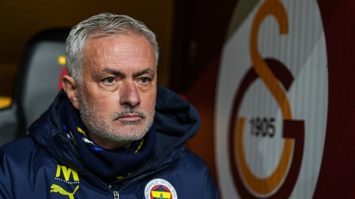 FENERBAHÇE HABERİ: Dünya basını Jose Mourinho'nun cezasını konuşuyor! İşte o manşetler FENERBAHÇE HABERİ: Dünya basını Jose Mourinho'nun cezasını konuşuyor! İşte o manşetler
