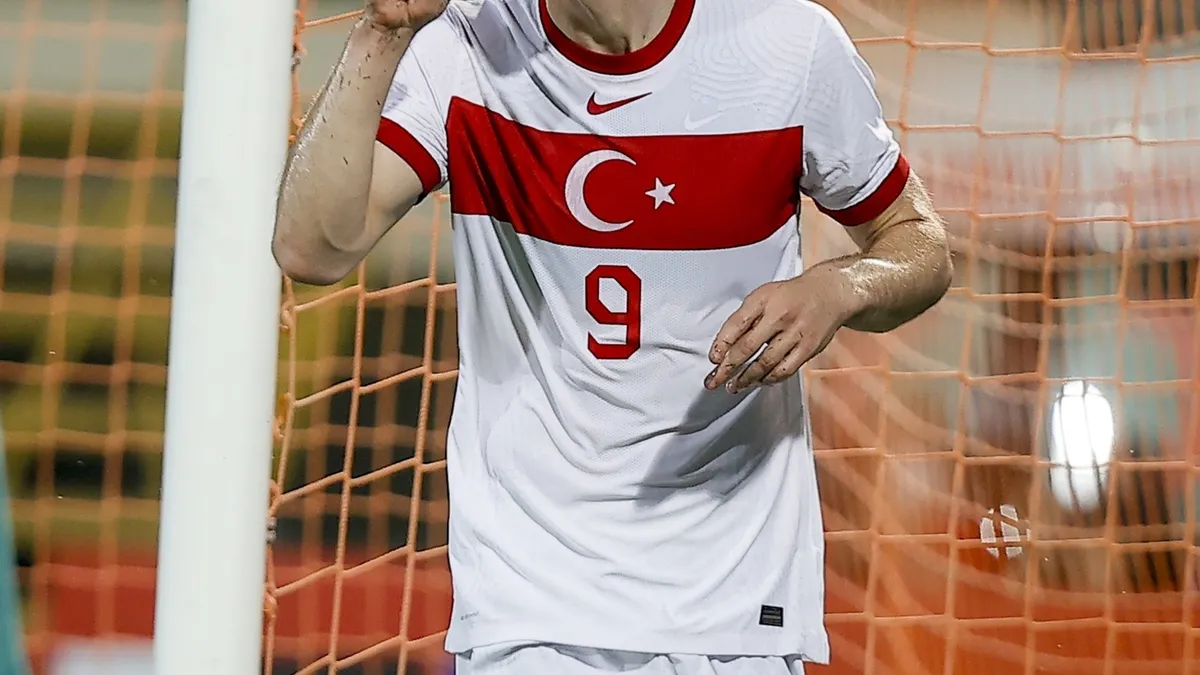 Galatasaraylı oyuncuya eski kulübü talip! Ayrılığa izin çıktı
