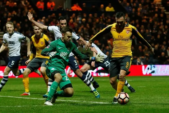Fenerbahçe'ye Lucas Perez'den kötü haber!