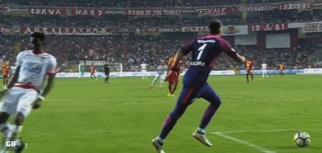 Muslera, Eto’o’yu yine çalımladı