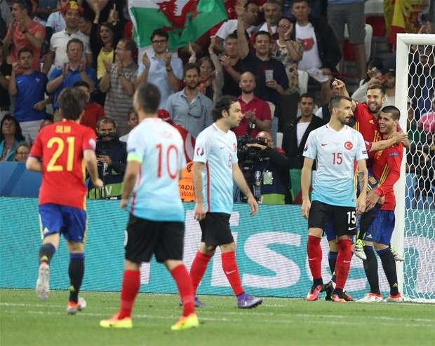 İtalya yenildi sosyal medya karıştı!