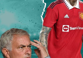 Mourinho eski yıldızını istiyor! Transferde İtalyan devi rakip oldu