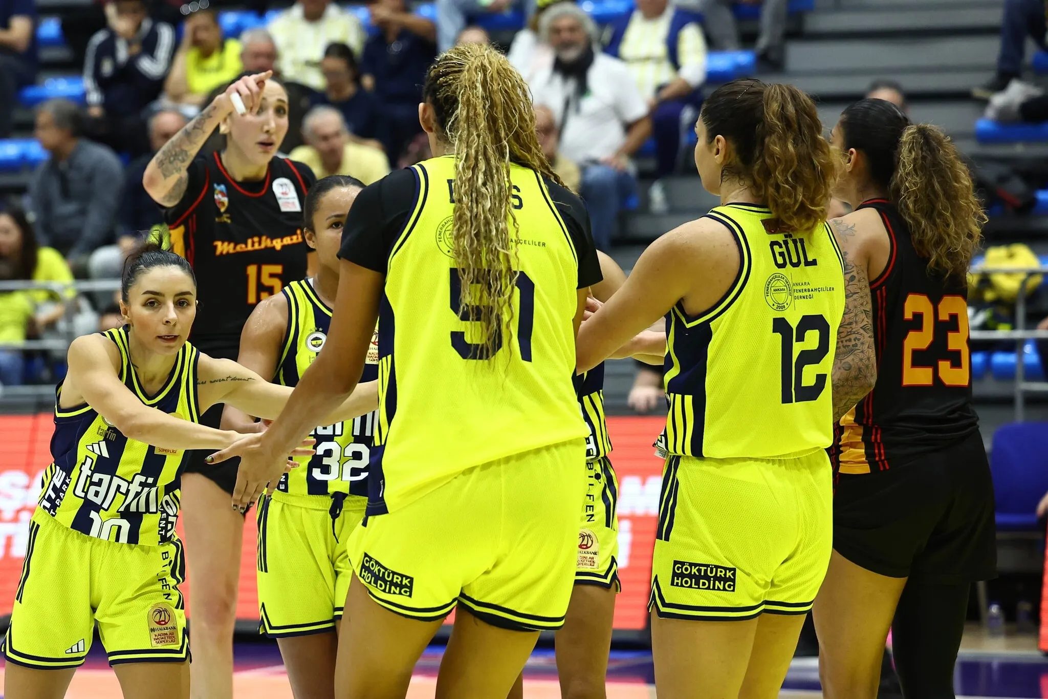 Fenerbahçe Tarfin evinde Kayseri'yi farklı geçti