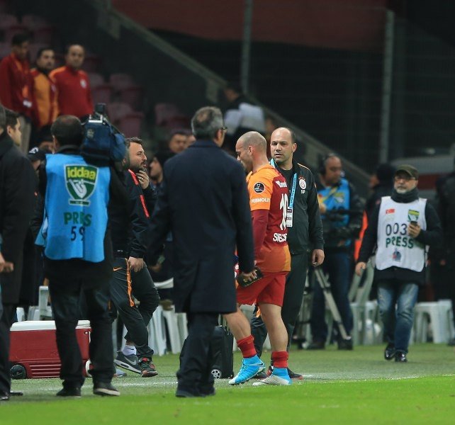 Wesley Sneijder bilerek mi tuvalete gitti?