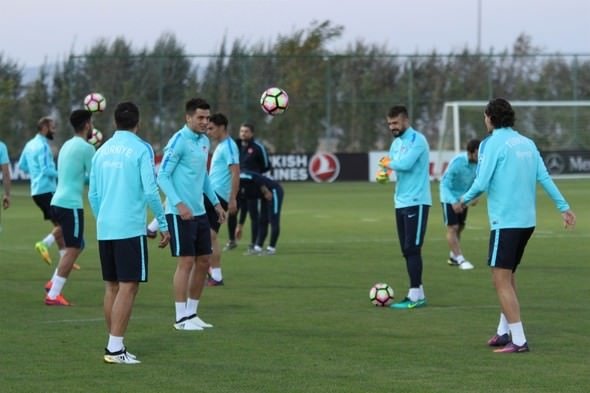 Milli Takım idmanında neşeli görüntüler vardı