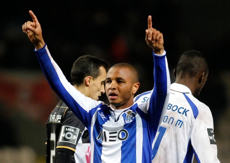 Fenerbahçe yıldız ismin transferini bitiriyor!