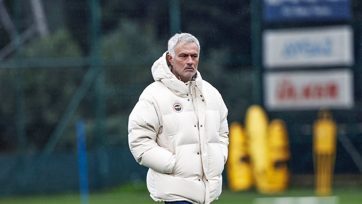 Fenerbahçe'de flaş kadro kararı! Hangi isimler Avrupa listesinde yer almayacak? Fenerbahçe'de flaş kadro kararı! Hangi isimler Avrupa listesinde yer almayacak?