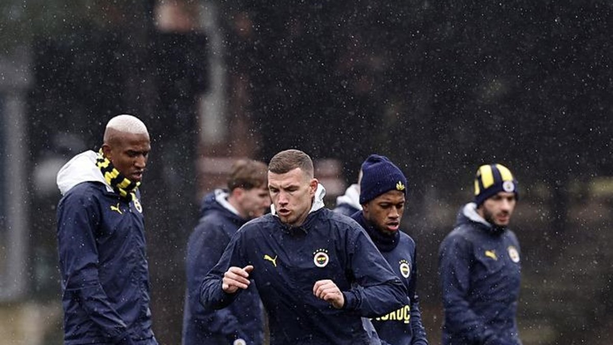 Fenerbahçe'nin Corendon Alanyaspor maçı kamp kadrosu belli oldu! Fenerbahçe'nin Corendon Alanyaspor maçı kamp kadrosu belli oldu!