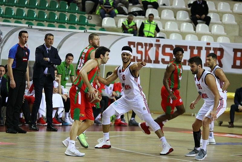 Jones attı, Karşıyaka kazandı