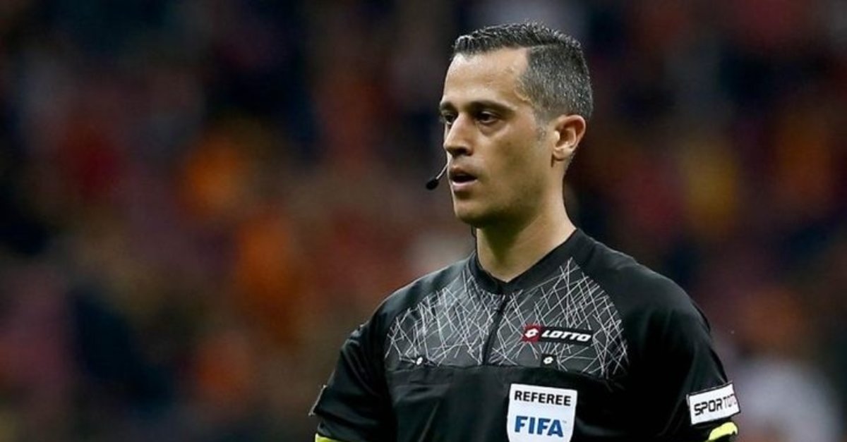 Verdiği kararlarla geceye damga vurdu! Bakın Alper Ulusoy hangi takımı tutuyor...