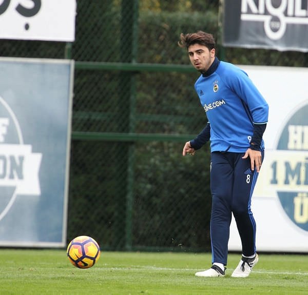 Ozan Tufan dibe vurdu