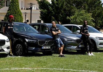 Beşiktaşlı futbolculara araba hediyesi