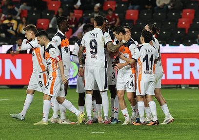 Başakşehir galibiyetle kapattı!