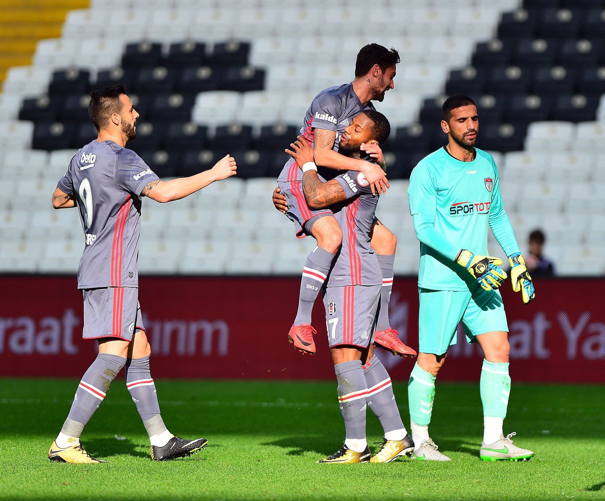 Manisaspor’a 4 gol atan Negredo’nun kimi işaret ettiği ortaya çıktı
