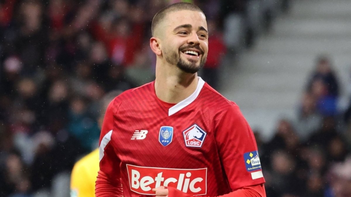 TRANSFER HABERİ: Fenerbahçe'den kanat hamlesi! İşte bonservis bedeli TRANSFER HABERİ: Fenerbahçe'den kanat hamlesi! İşte bonservis bedeli