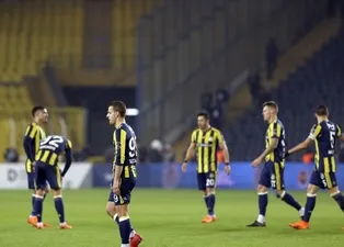 Fenerbahçe soyunma odası karıştı!