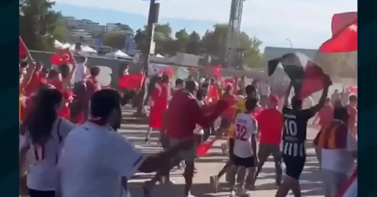 Vancouver'da taraftarlarımız milli maç öncesinde Filistin'i unutmadı!