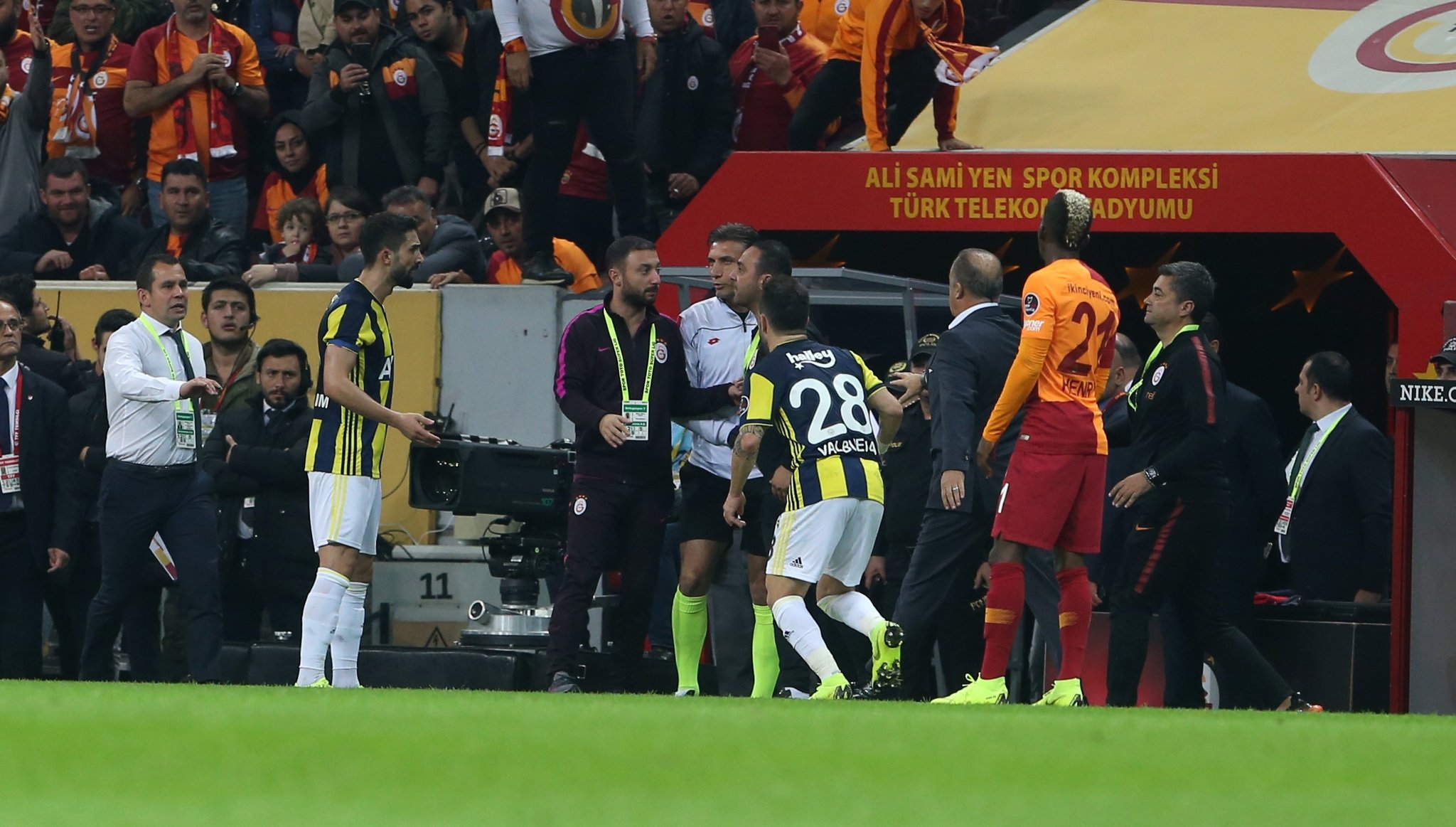 Derbide saha kenarı karıştı!