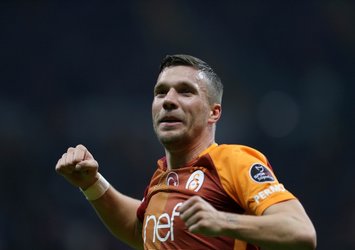 Podolski kendi yardım turnuvasında oyundan atıldı!