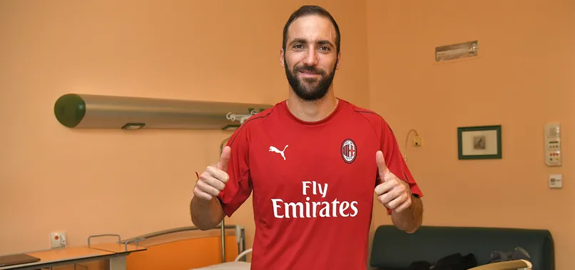 Higuain resmen Milan'da
