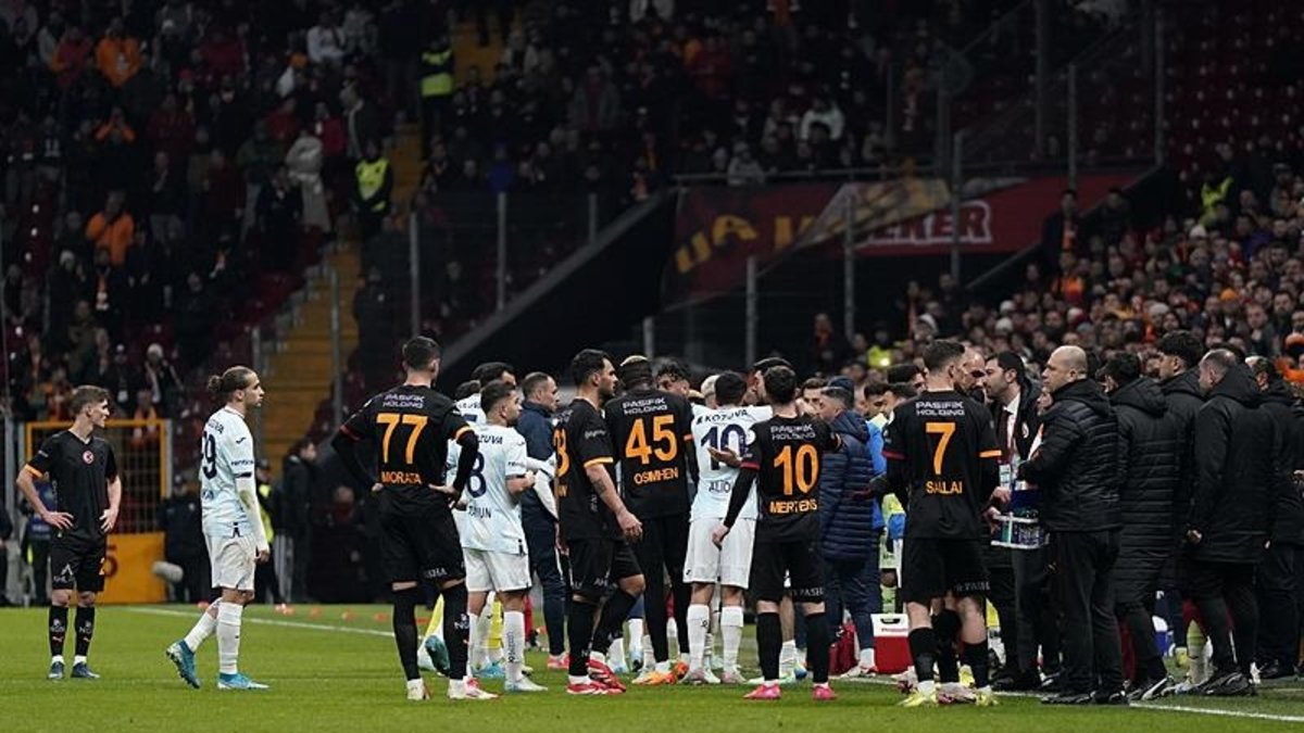 Galatasaray'dan Adana Demirspor maçı sonrası açıklama geldi! Galatasaray'dan Adana Demirspor maçı sonrası açıklama geldi!