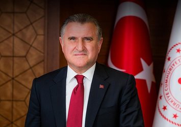 Bakan Bak'tan F.Bahçe Opet'e tebrik!