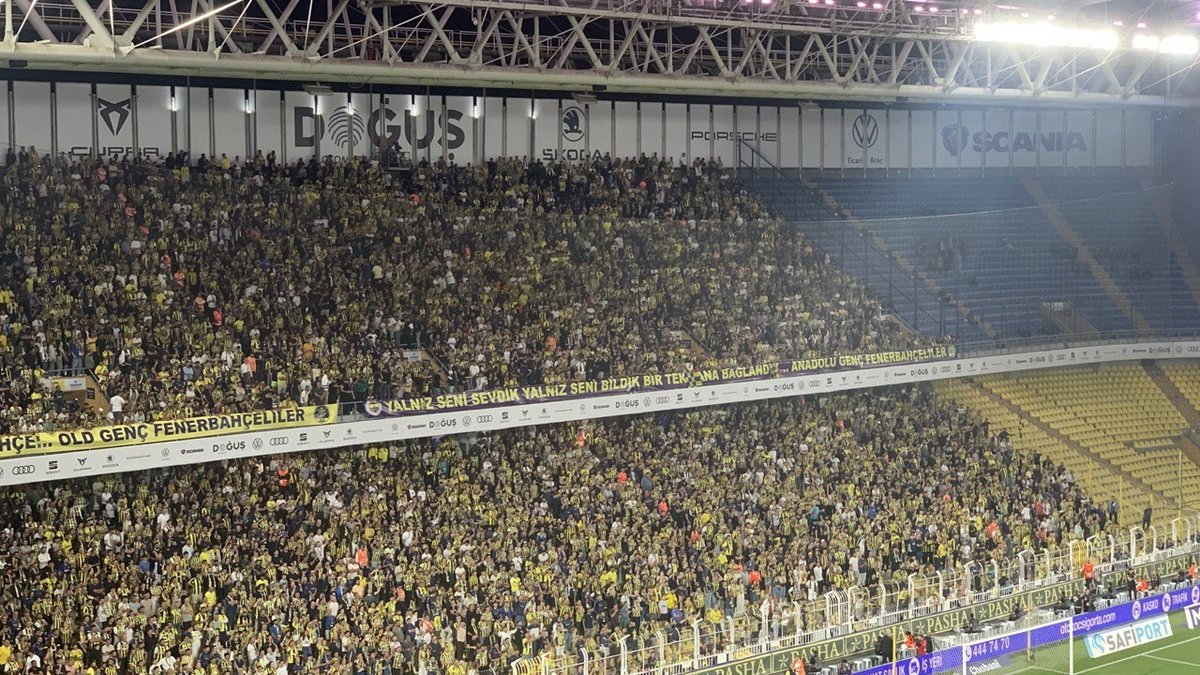 Fenerbahçe tribünlerinde “Ali Koç istifa” sesleri! Fenerbahçe tribünlerinde “Ali Koç istifa” sesleri!
