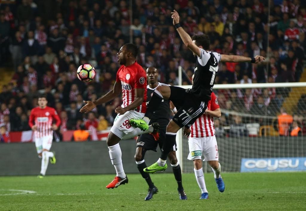 Antalyaspor-Beşiktaş karşılaşmasından kareler