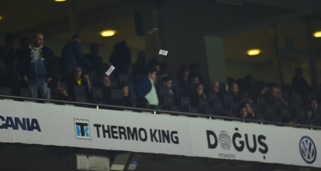 Fenerbahçe taraftarından Gökhan Gönül’e protesto!