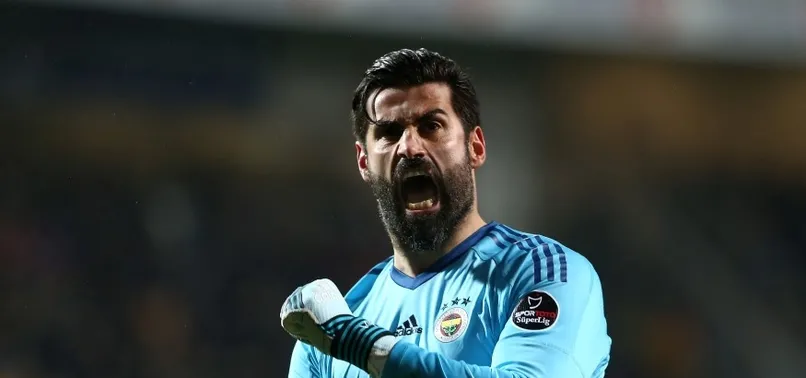 Kaptan elini taşın altına soktu