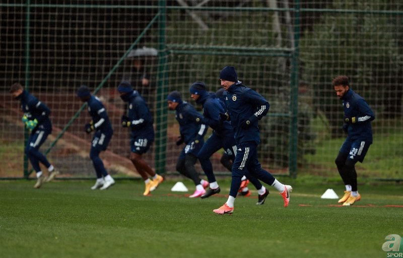 Erol Bulut’tan tek değişiklik! İşte Fenerbahçe’nin BB Erzurumspor maçı 11’i