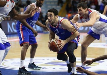 Anadolu Efes farklı kazandı