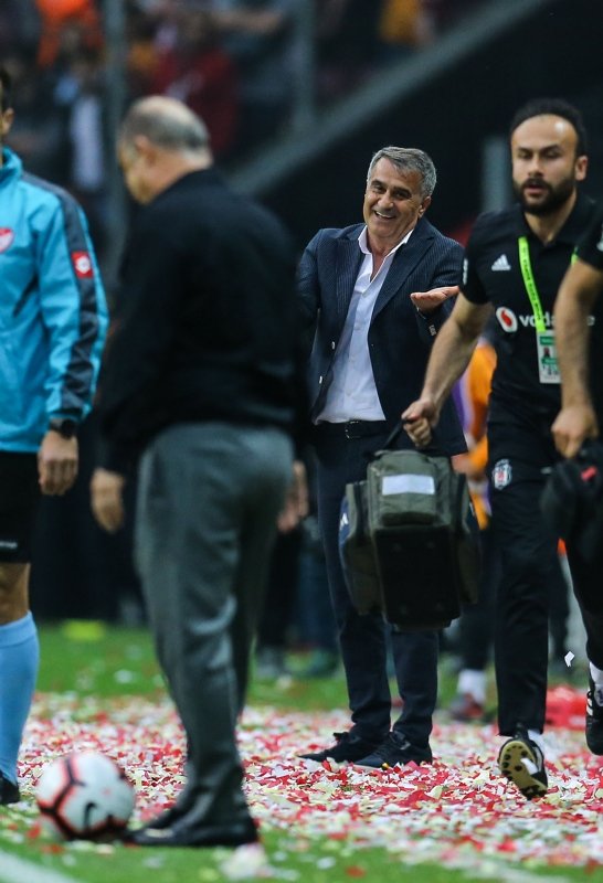 Galatasaray’dan Beşiktaş maçı sonrası ’şampiyonluk’ kutlaması! İşte o görüntüler