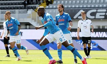 Napoli deplasmanda güldü!