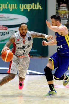 Muratbey, evinde EWE Baskets'e boyun eğdi
